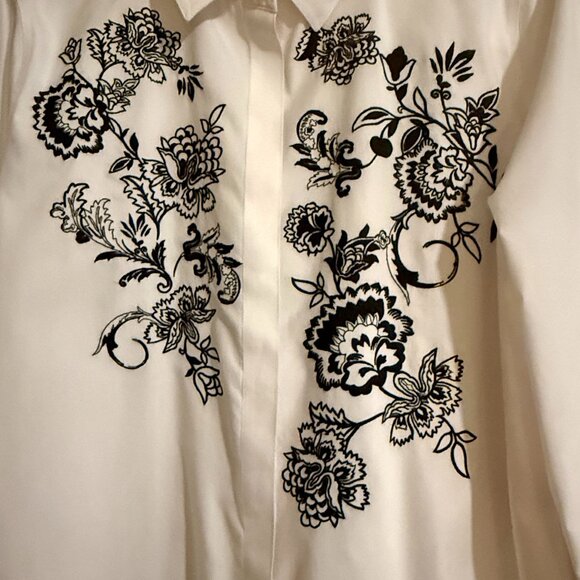 CHICO'S Cool Max All Season No Iron Tunic Shirt with black floral embroidery - Picture 3 of 5